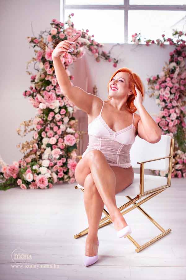 glamour és boudoir, fehérneműs fotózás, negyven felett